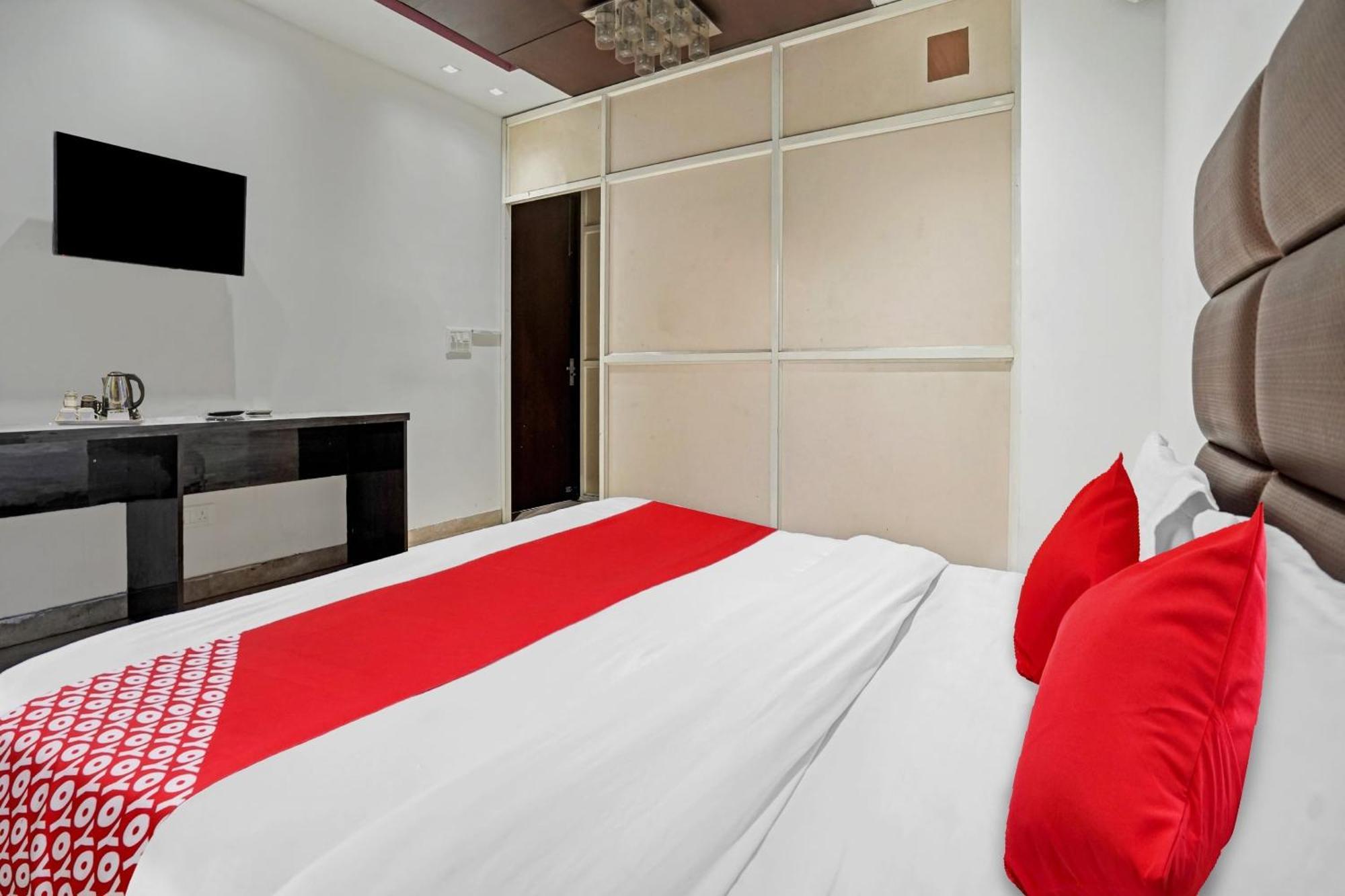 Hotel O South Galaxy Nueva Delhi Exterior foto
